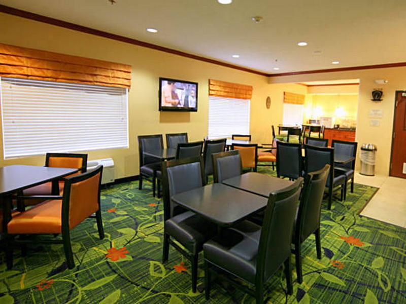 Fairfield Inn & Suites Kansas City Airport Exterior photo
