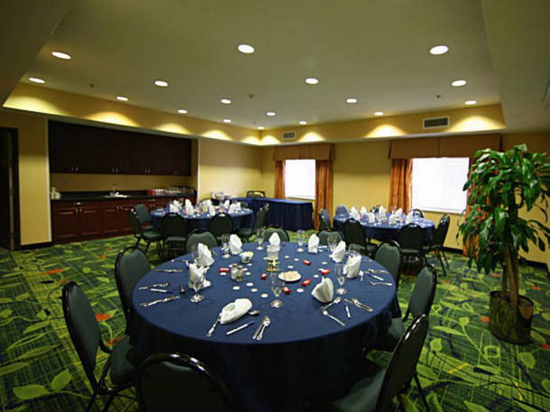Fairfield Inn & Suites Kansas City Airport Exterior photo