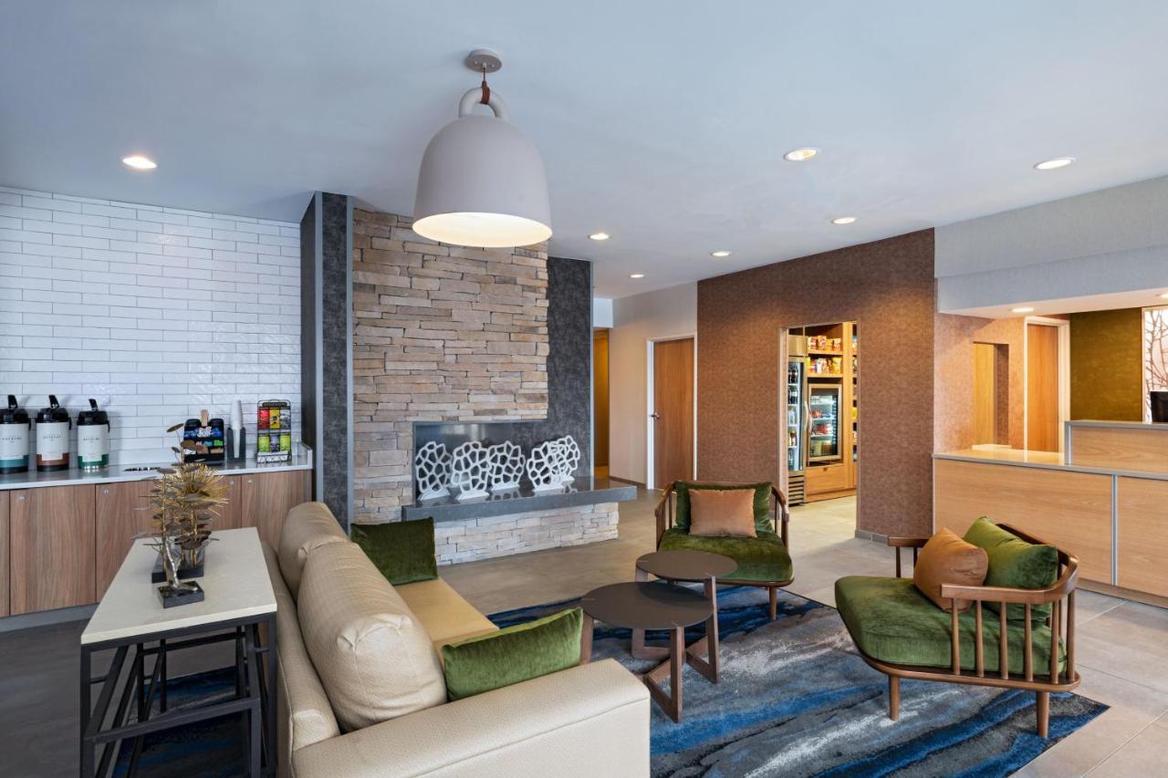 Fairfield Inn & Suites Kansas City Airport Exterior photo
