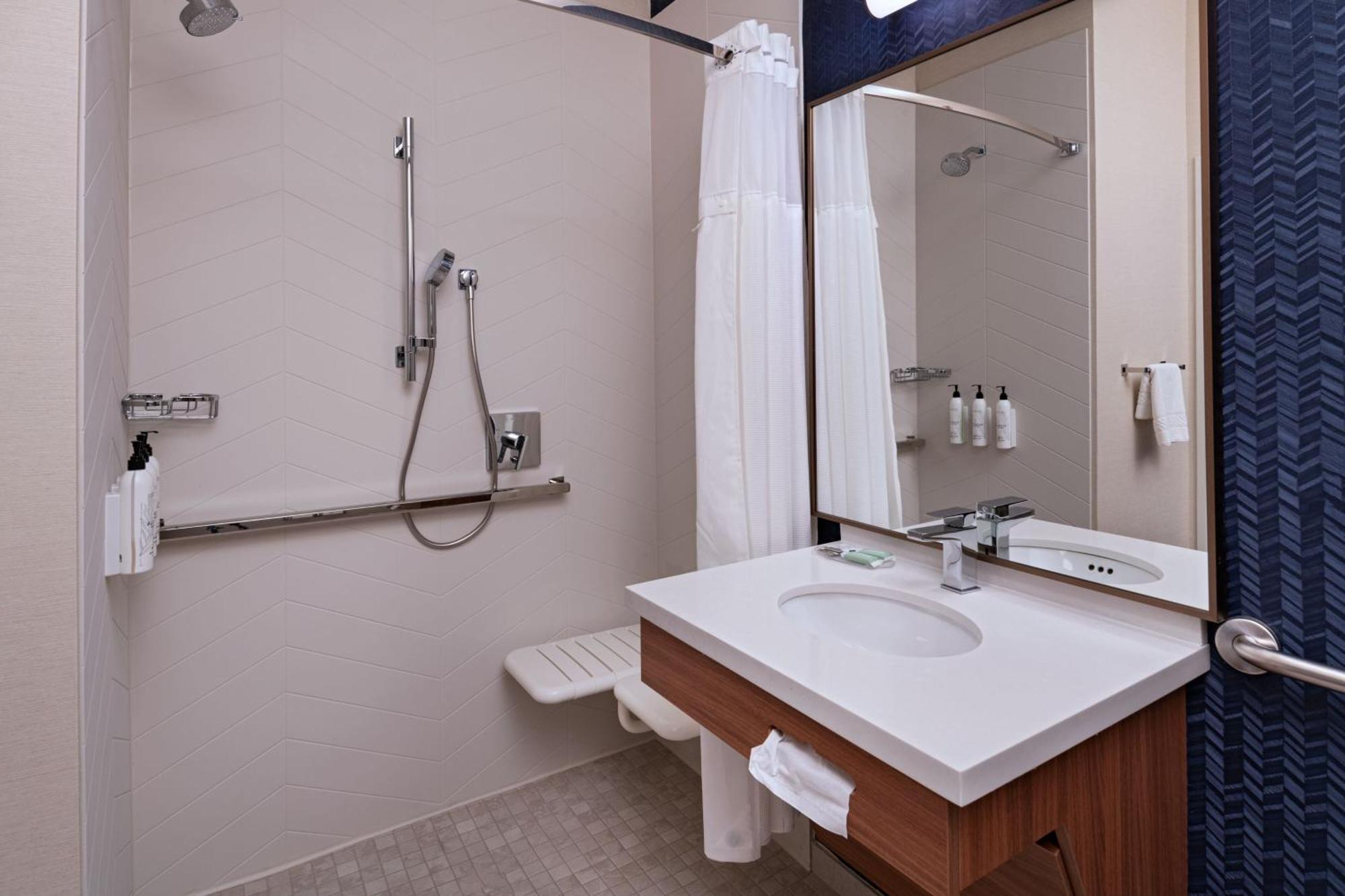 Fairfield Inn & Suites Kansas City Airport Exterior photo