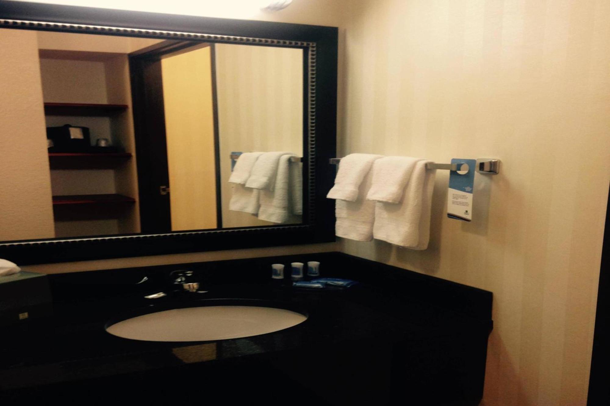 Fairfield Inn & Suites Kansas City Airport Exterior photo