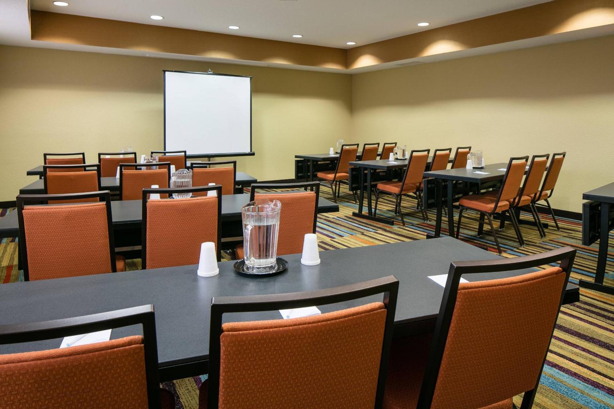 Fairfield Inn & Suites Kansas City Airport Exterior photo