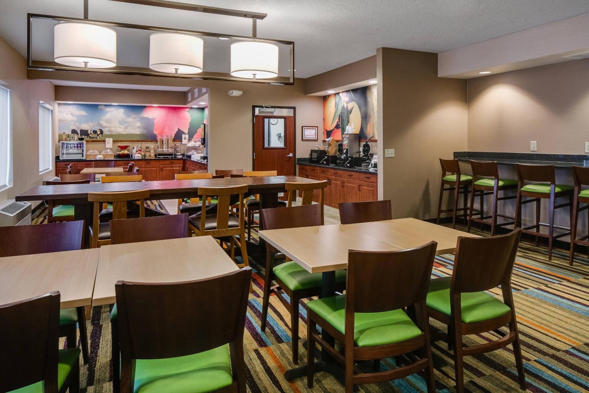 Fairfield Inn & Suites Kansas City Airport Exterior photo