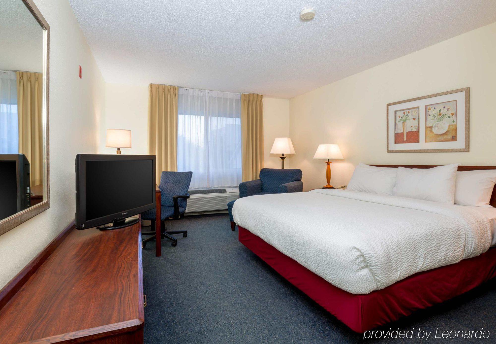 Fairfield Inn & Suites Kansas City Airport Exterior photo
