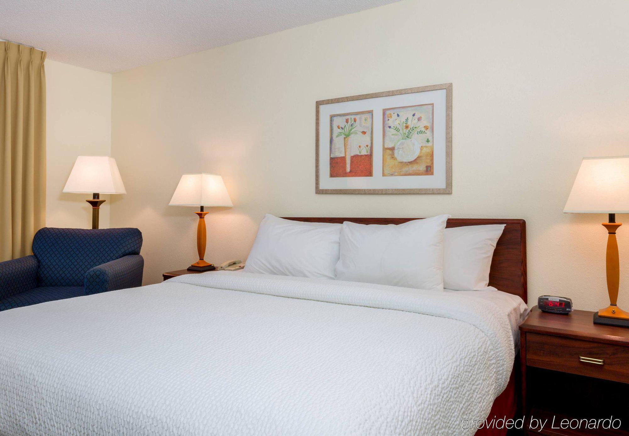Fairfield Inn & Suites Kansas City Airport Exterior photo