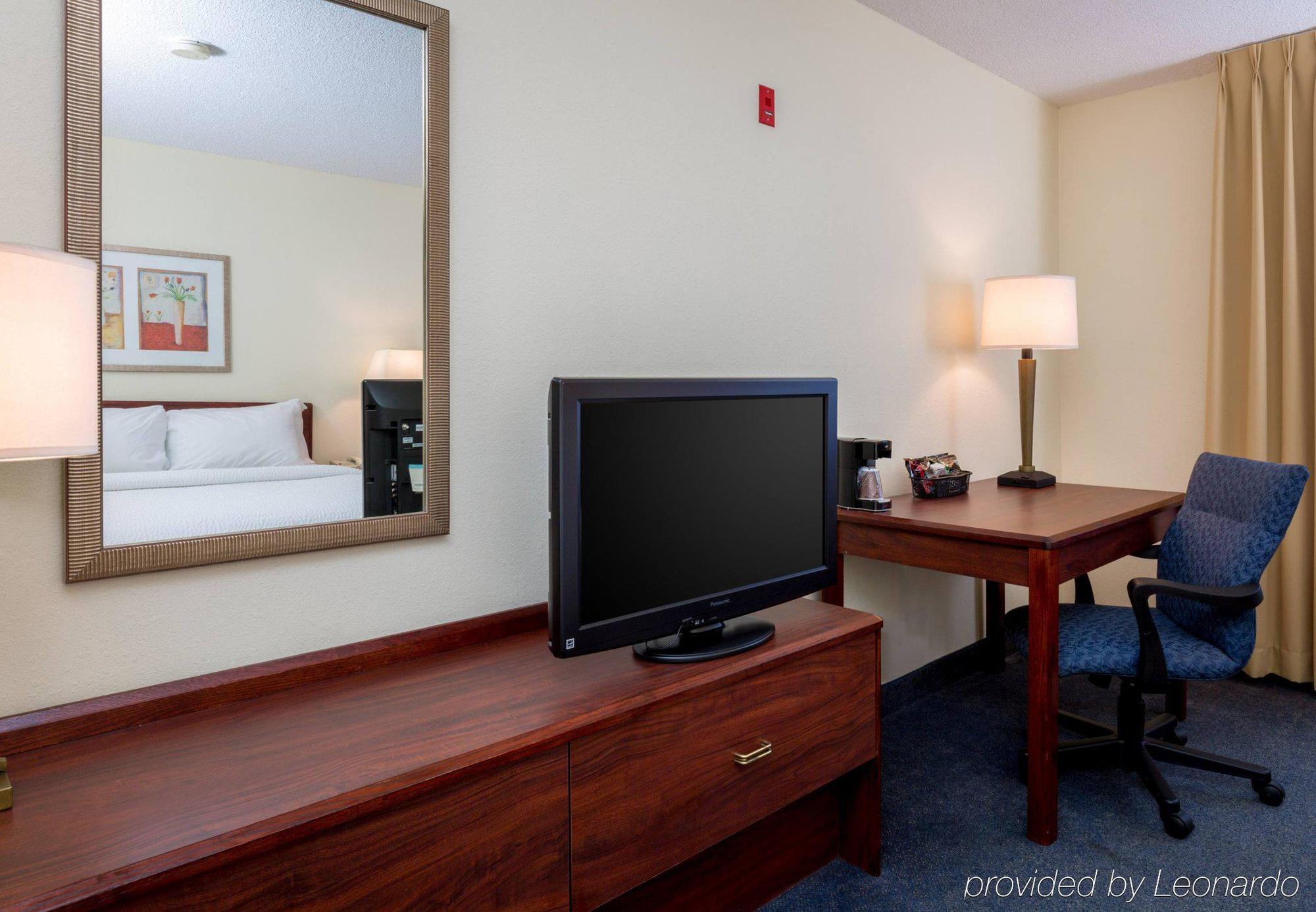 Fairfield Inn & Suites Kansas City Airport Exterior photo