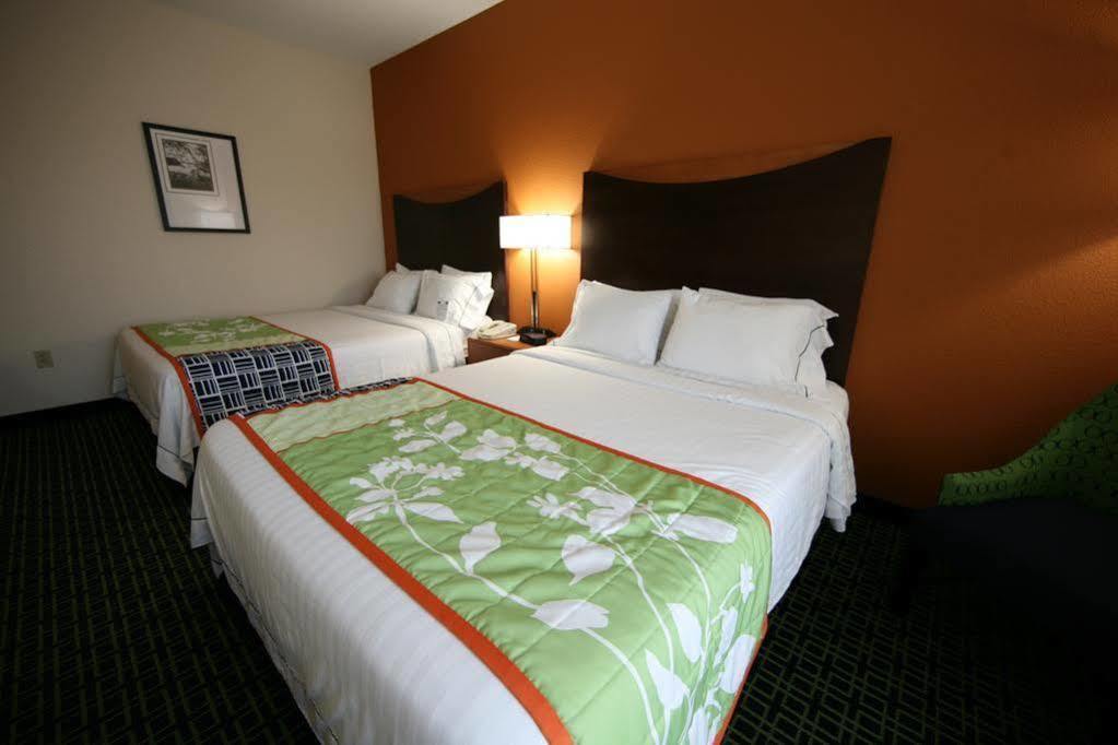Fairfield Inn & Suites Kansas City Airport Exterior photo