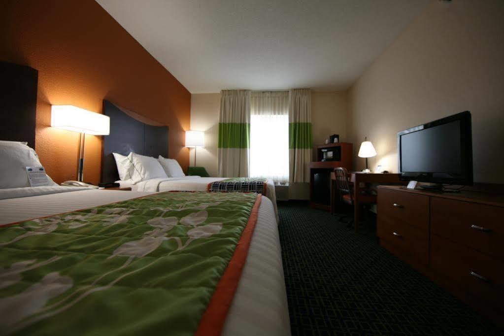 Fairfield Inn & Suites Kansas City Airport Exterior photo